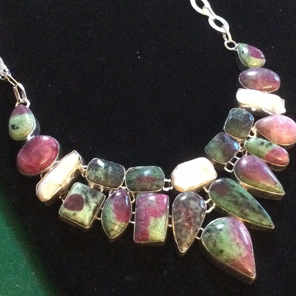 Breathtaking Genuine Ruby Zoisite Necklace With Pearls - Picture 2 of 12